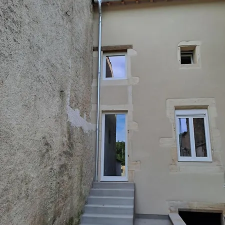 A La Maison De - *