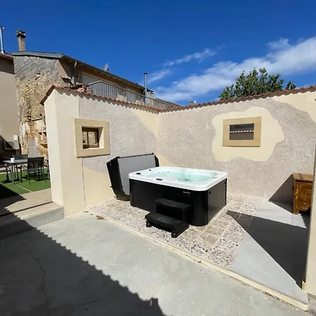A La Maison De -